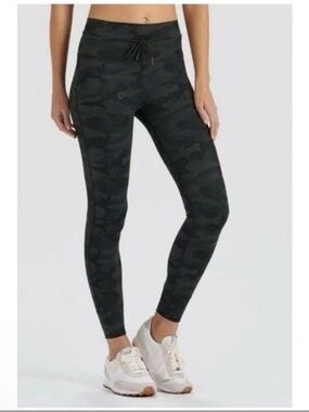 VUORI GREEN CAMO DAILY LEGGING